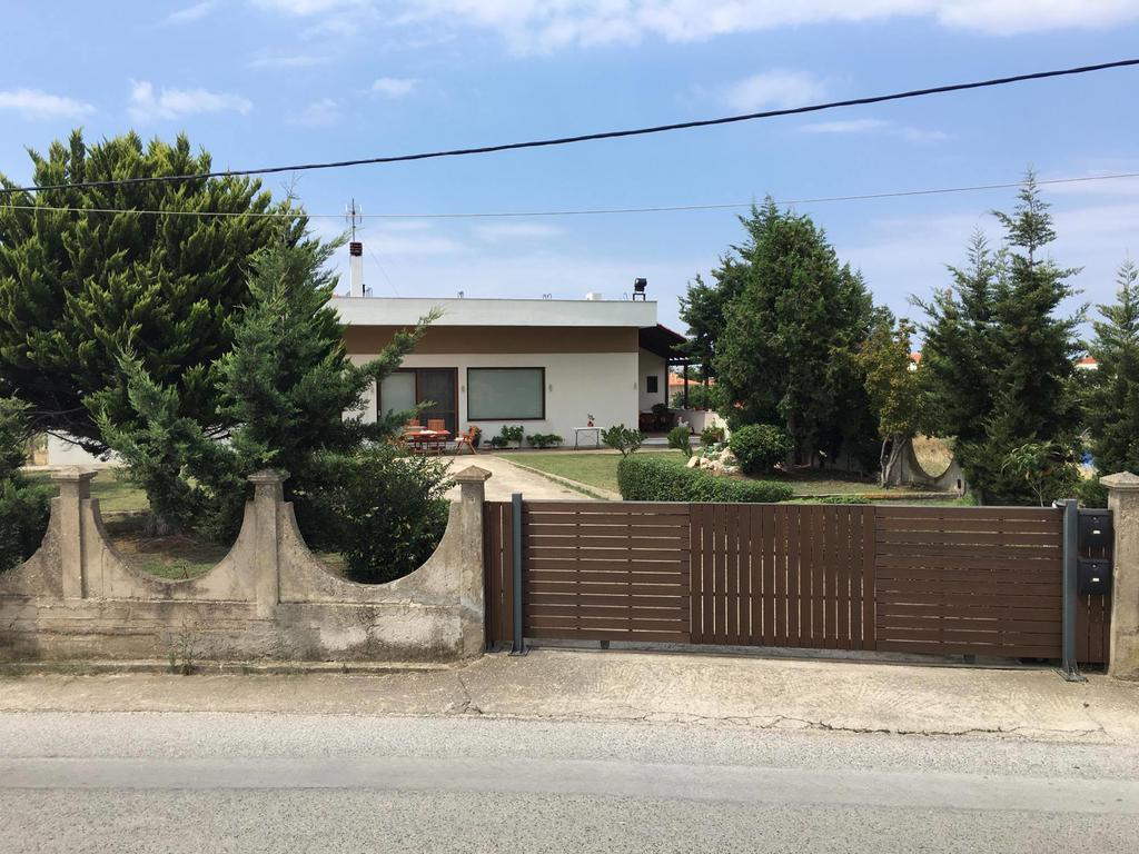 Deppy'S House Villa นิกิติ ภายนอก รูปภาพ